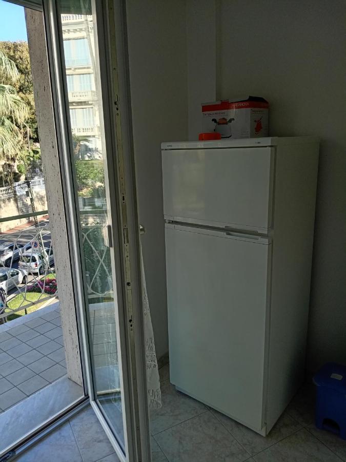Appartamento Incantevole A Ospedaletti Bagian luar foto